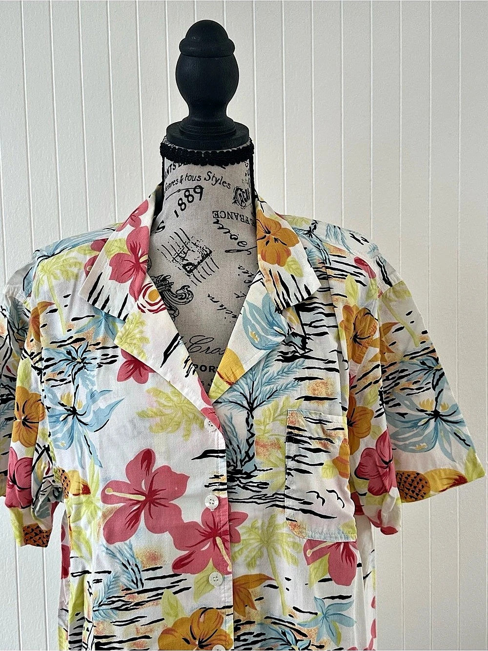 ERIKA Floral Button Down Shirt in White & Pink XL Like New